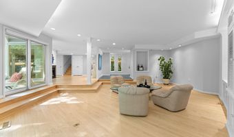 6829 LITTLE RIVER Tpke, Annandale, VA 22003