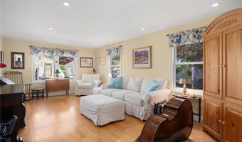 3 Harold St, Newport, RI 02840
