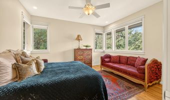 545 Ashland Creek Dr, Ashland, OR 97520