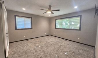 1507 Squire Ln, Aberdeen, SD 57401