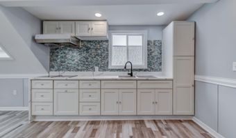 36 E 4TH St 3, Bayonne, NJ 07002