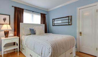 805 S Mitchell Ave, Arlington Heights, IL 60005
