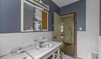 39 W 40TH St, Bayonne, NJ 07002