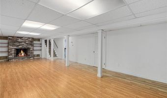 28 Hybrid Dr, Cranston, RI 02920