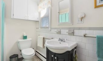 7 Restmere Ter, Middletown, RI 02842