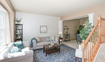 8 Hithergreen Ct, Algonquin, IL 60102