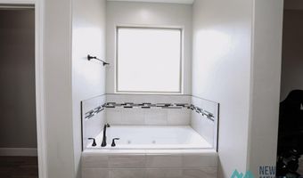 3721 Sapphire Dr, Carlsbad, NM 88220