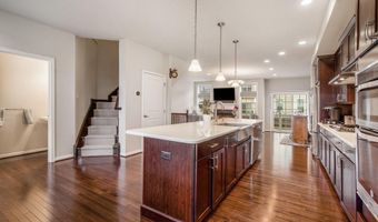 2765 Ashcombe Dr, Ann Arbor, MI 48105