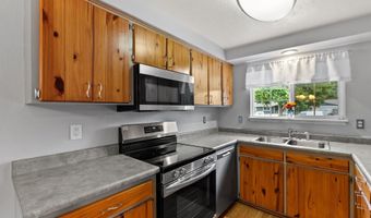 5094 DAISY St, Springfield, OR 97478