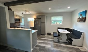 784 Robinhood Dr, Aurora, OH 44202