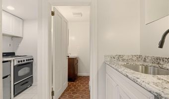 56 Bateman Ave 1, Newport, RI 02840