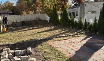 25 Pensaukee Ave, North Providence, RI 02911