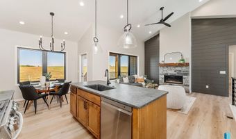 2516 E Chestnut Trl, Brandon, SD 57005