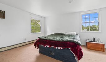 14 Lakeshore Dr, Belgrade, ME 04918