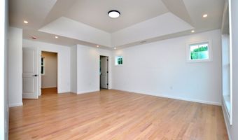 81 Club Dr, Berlin, CT 06037
