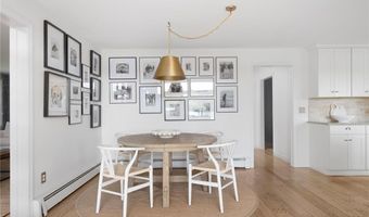 45 Meadowbrook Dr, Barrington, RI 02806