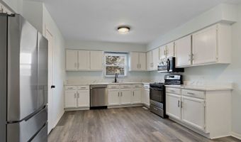 197 Maplewood Dr, Antioch, IL 60002