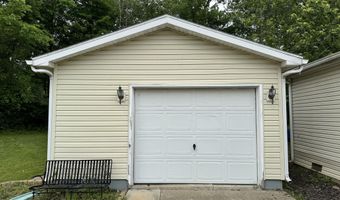 829 Savannah River Dr, Adrian, MI 49221