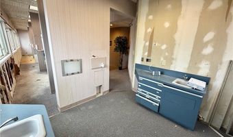 1090 New London Ave 5, Cranston, RI 02920