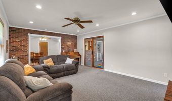 2 Oakmont Ct, Beech Grove, IN 46107