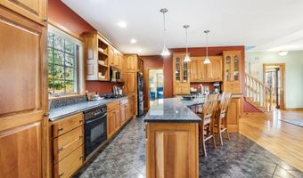 147 Fairway Dr, Auburn, ME 04210