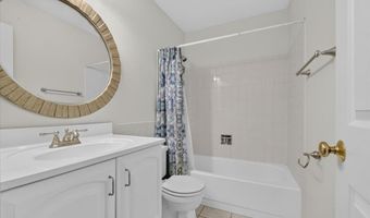 2427 Hidden Meadow Ln, Ballwin, MO 63021