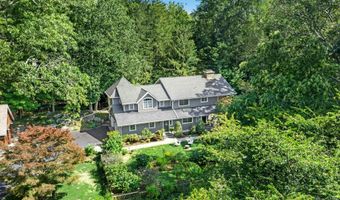 15 Queens Ln, Darien, CT 06820