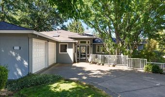 900 Cypress Point Loop, Ashland, OR 97520