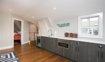 25 Dearborn St 2, Newport, RI 02840