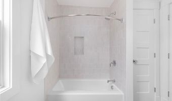 104 Second St, Newport, RI 02840