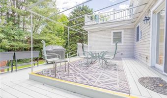 10 Bartlett Rd, Middletown, RI 02842