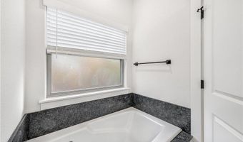 100 Selkirk Dr, Bella Vista, AR 72715