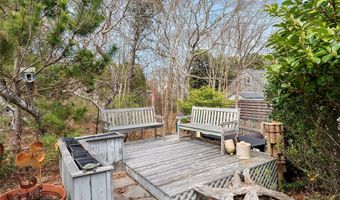 25 Gardiner Dr, Amagansett, NY 11930
