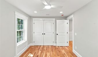 40 Congregational St, Bristol, RI 02809