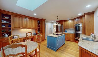 45 N Nabby Rd, Danbury, CT 06811