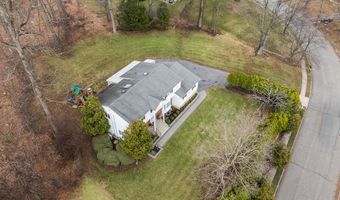 20 Algonquin Cir, Airmont, NY 10952