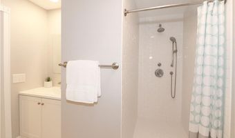 51 Gibbs Ave, Newport, RI 02840