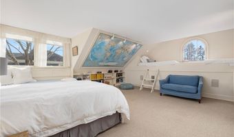 4 Hunter Ave, Newport, RI 02840