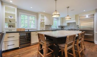 215 Adirondack Dr, East Greenwich, RI 02818