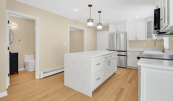 39 Briarwood Dr, Colchester, CT 06415