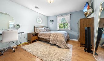 3146 CLUB Dr, Allentown, PA 18103