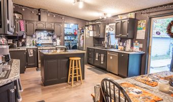 112 S College St, Adams, WI 53910