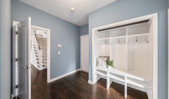 864 Gallery Ln, Ann Arbor, MI 48103