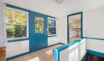 6 Conway Dr, Barrington, RI 02806