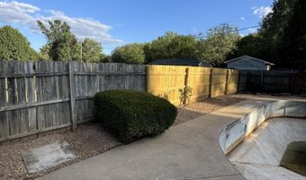 808 E Walnut St, Aurora, MO 65605