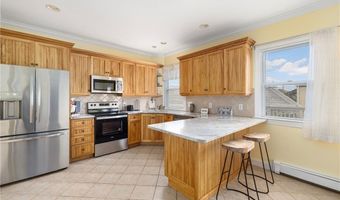 23 Vernon Ave 1, Newport, RI 02840