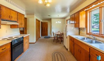 207 S 11th St, Beresford, SD 57004