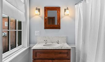 44 Bradford St 49, Bristol, RI 02809