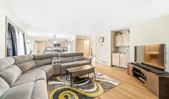 275 Farmhill Dr, Algonquin, IL 60102