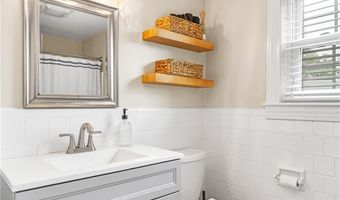 25 Marshall Way, East Providence, RI 02916